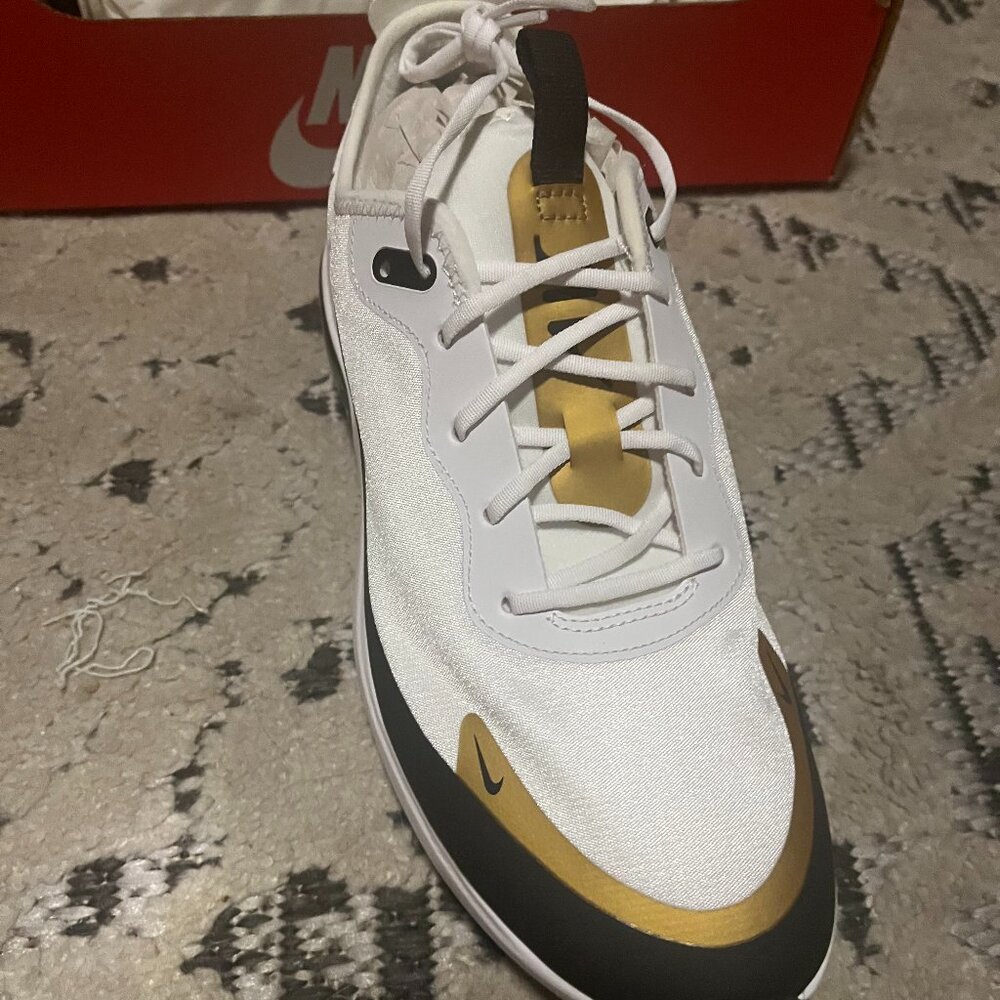 9.5 Women Nike Air Max Dia